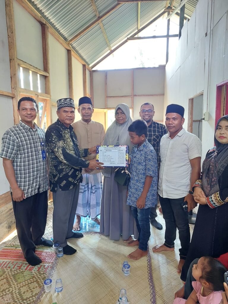 Wujud Simpati Dinas Pendidikan Dan kebudayaan Aceh Timur Berikan Bantuan Kepada Korban Kebakaran Di Madat