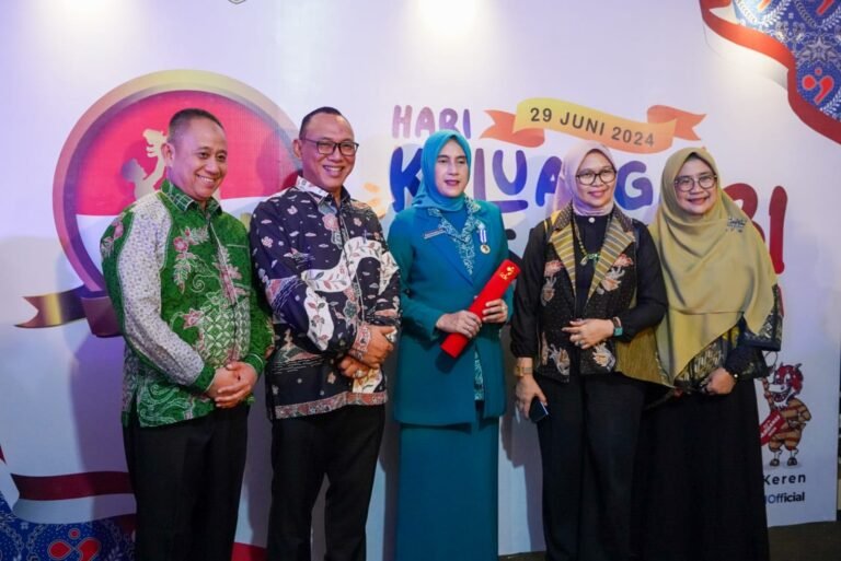 Ketua TP PKK Kota Cilegon Hany Seviatry Raih Penghargaan Tertinggi dari BKKBN