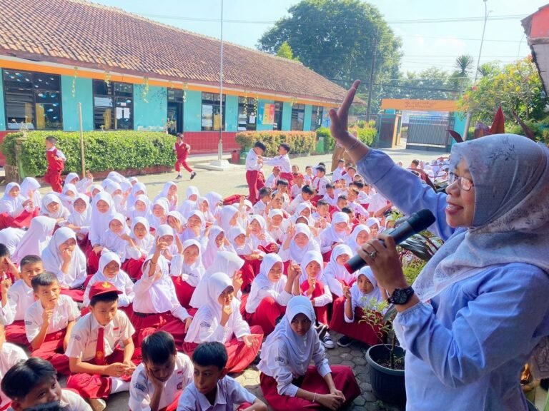 Dukung Gerakan Satu Pelajar Satu Tabungan, BPRS CM Tingkatkan Literasi Keuangan di Kalangan Pelajar