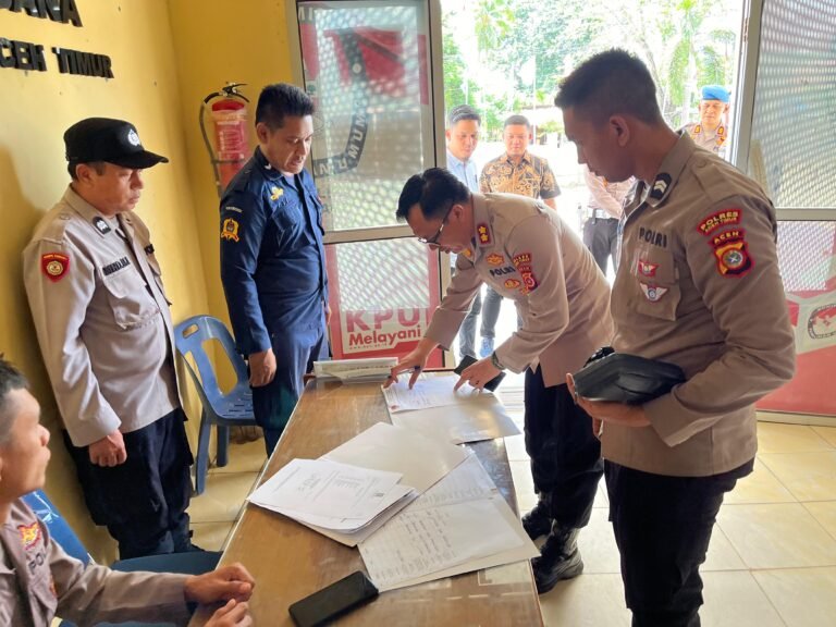 Kapolres Aceh Timur Bersama Pj. Bupati Pantau Langsung Rapat Pleno PUSS Tingkat Kabupaten di Kantor KIP