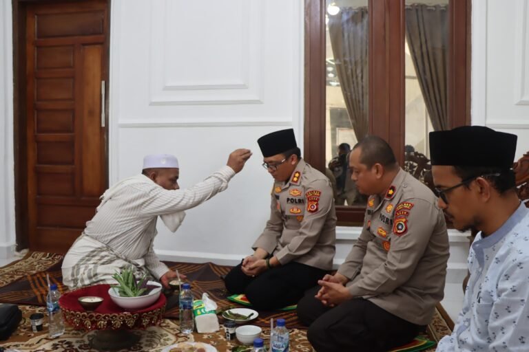 Silaturahmi ke Dayah AMAL, Kapolres Aceh Timur Bersama Wakapolres Dipeusijuk Ayah Armis