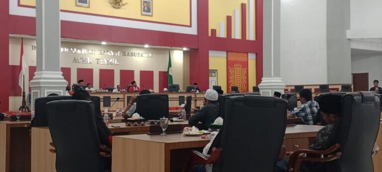 Gelar DPRK Aceh Timur  Rapat Paripurna Ke-2