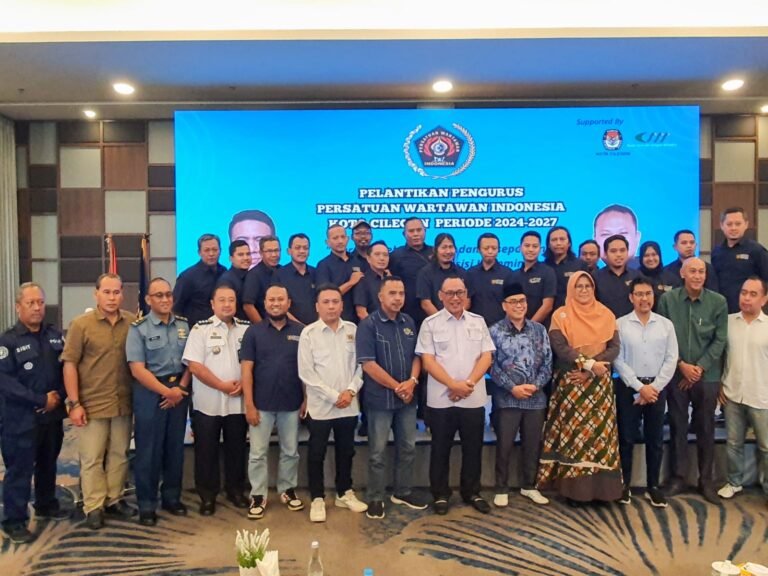 Hadiri Pelantikan PWI Cilegon, Helldy Dorong Penyatuan Wartawan