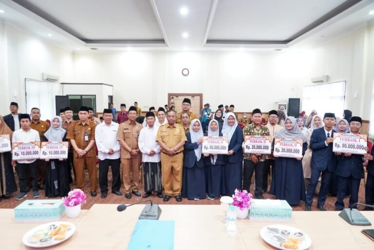 Qari dan Qariah Terbaik Kota Cilegon pada MTQ XXI Provinsi Banten Diguyur Bonus