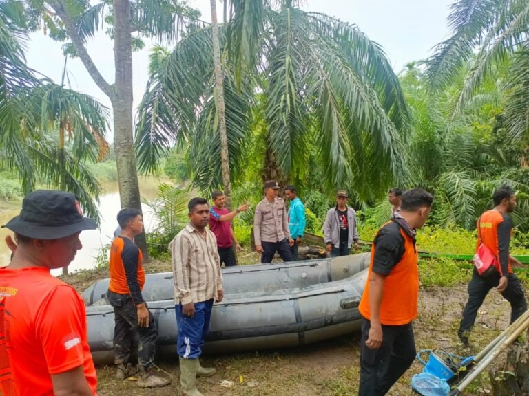 Pencarian Tiga Hari Dilakukan , Gadis Yang Tenggelam di Sungai Peureulak Ditemukan