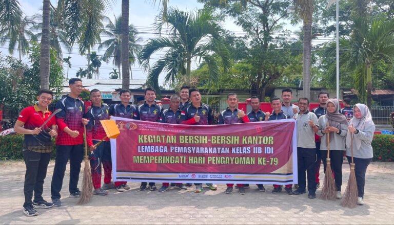 Kalapas Idi Gotong Royong Bersama Di Kantor Sambut Hari Pengayoman