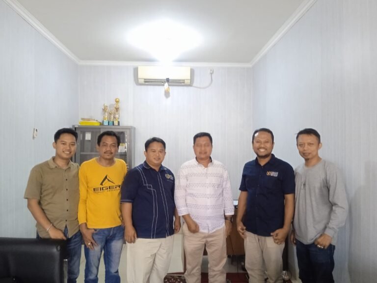 Subari Asnawi Kunjungi Kantor PWI Cilegon: Pesan untuk Keseimbangan Berita dan Dukungan untuk Media