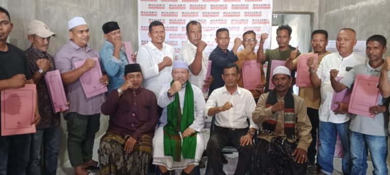Media Center Mualem Kukuhkan Dan Bagikan SK Di 24 Kecamatan Aceh Timur.