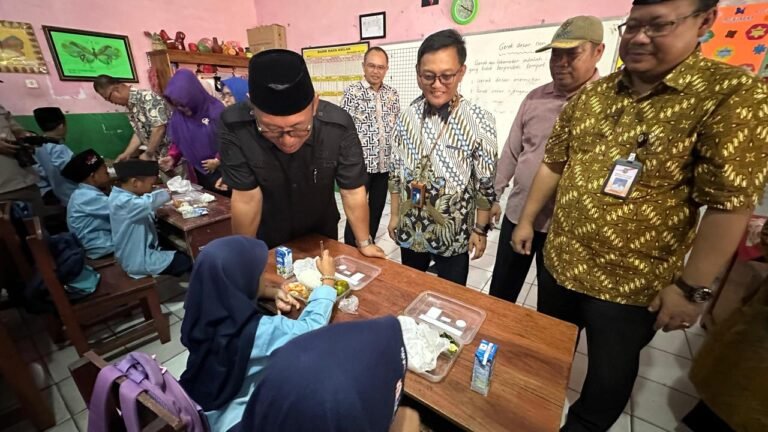 Dukung Makan Bergizi Gratis, PT PLN Indonesia Power UBP Suralaya Kembali Berikan Makan Bergizi Gratis ke 3 Sekolah di Cilegon