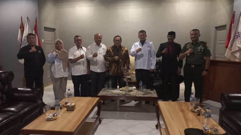 Diskusi Bersama SMSI Brigjend TNI Fierman Ingatkan Masa Keemasan Banten