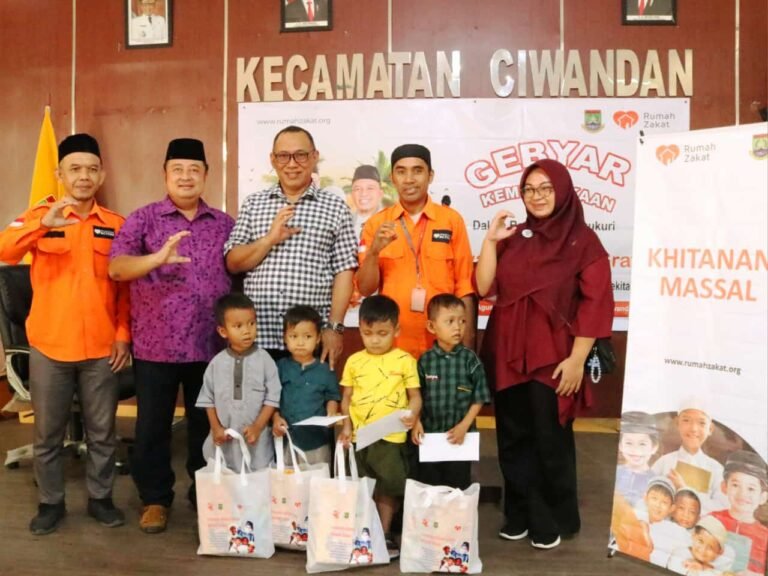 Ciwandan Tutup Gebyar Perayaan HUT RI Dengan Khitanan Massal