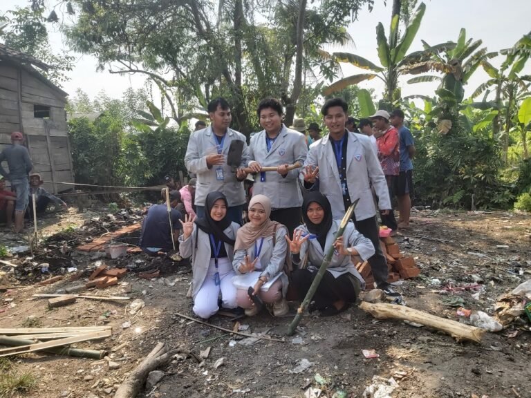 Mahasiswa KKN Kelompok 4 STTIKOM Insan Unggul Gelar Seminar dan Resmikan TPS Pertama di Sinaba 3