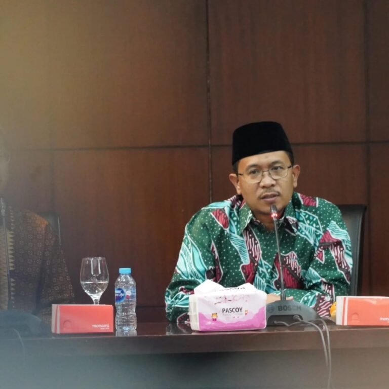 Menguak Kebenaran:Siaran Adzan diganti Running Text Selama Misa Paus?