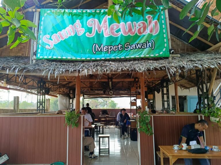 Nikmati Beragam Hidangan Klasik dan Modern di Saung Mewah