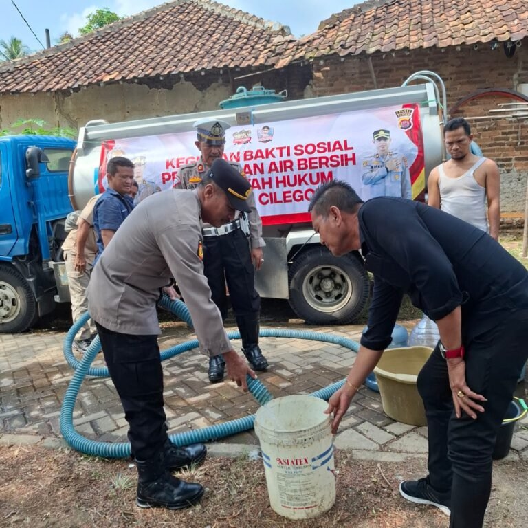 Polsek Anyar Salurkan Bantuan Air Bersih Kepada Masyarakat Melalui Program Comanderwish Kapolda Banten dan Program Kapolres Cilegon Menyapa