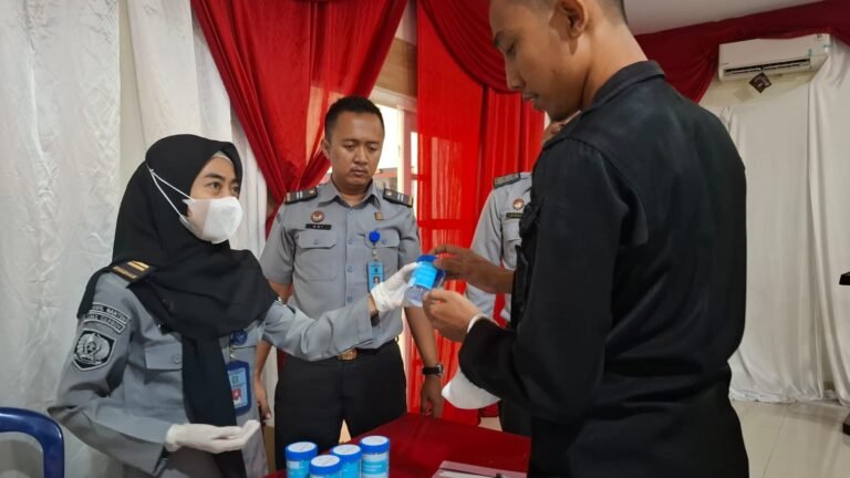Komitmen Perangi Narkoba, Lapas Cilegon Gelar Tes Urin Rutin