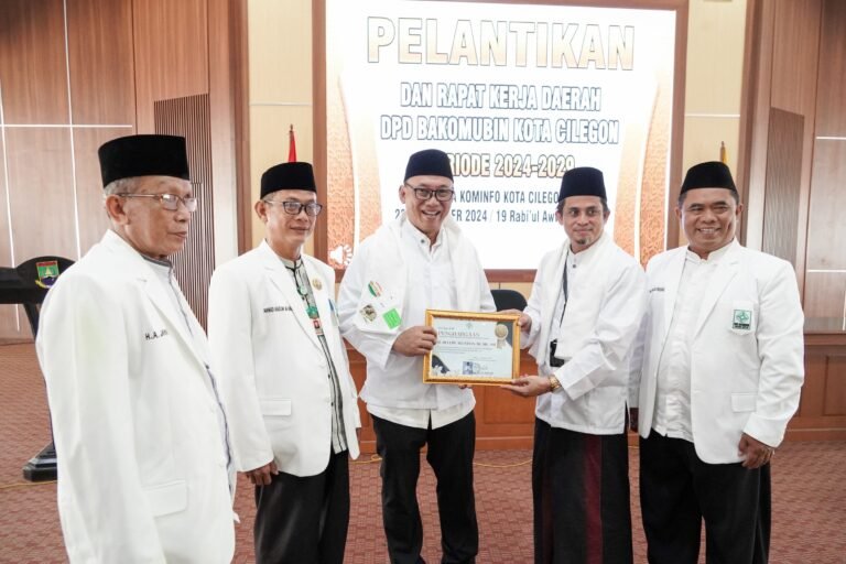 Pelantikan Pengurus Bakomubin Cilegon, Wali Kota Helldy Ajak Mubaligh Berkolaborasi