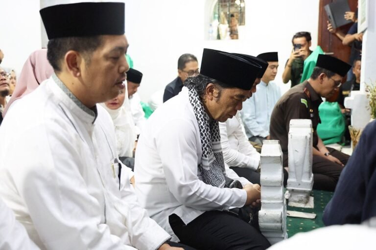 HUT ke-24 Provinsi Banten, Pj Gubernur Al Muktabar Bersama Forkopimda Ziarah ke Sultan Maulana Hasanuddin