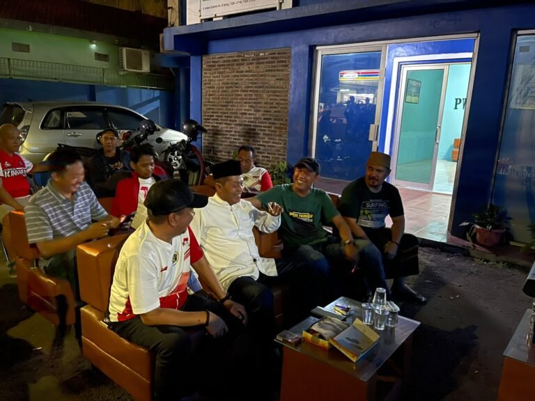 Dukung Timnas Indonesia VS Bahrain, Calon Wali Kota Serang Syafrudin Nobar Bersama PWI Banten
