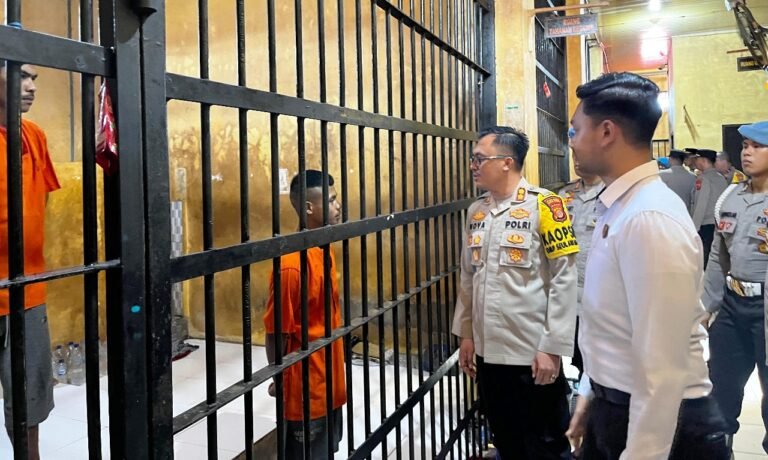 Pastikan Aman, Kapolres Aceh Timur Pimpin Geledah Ruang Tahanan