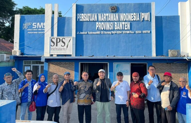 Ketua Umum PWI Zulmansyah Sekedang Kunjungi Sekretariat PWI Banten