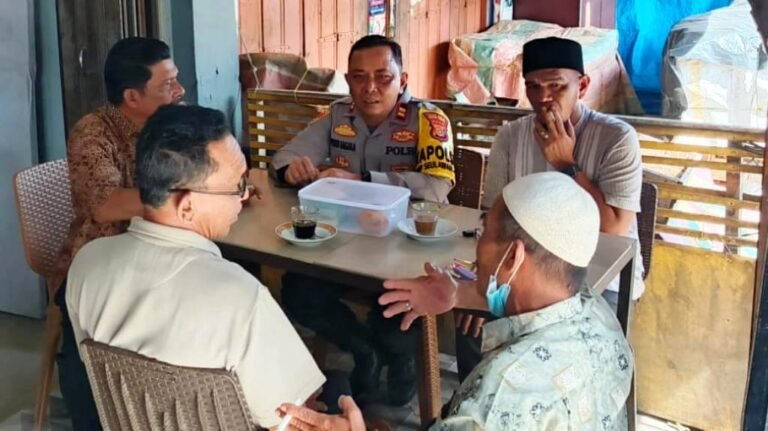 Saweu Keude Kopi, Kapolsek Simpang Ulim Ajak Warga Jaga Kamtibmas Jelang Pilkada
