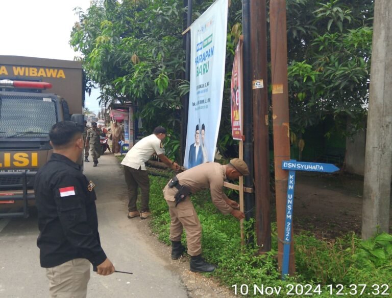 Panwaslih Aceh Timur Tertibkan APK di Zona Terlarang Sepanjang Jalan Lintas Medan-Banda Aceh