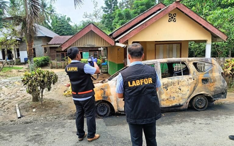 Tim Labfor Polda Sumut Olah TKP Terbakarnya Mobil Warga Idi Cut