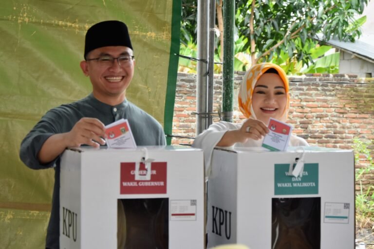 Didampingi Keluarga, Andika dan Nanang Nyoblos di TPS Dekat Rumah