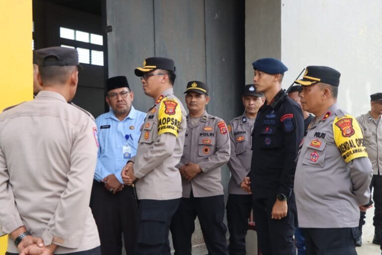 Kapolres Aceh Timur Pantau Rekapitulasi Pemungutan Suara Pilkada Tingkat kecamatan
