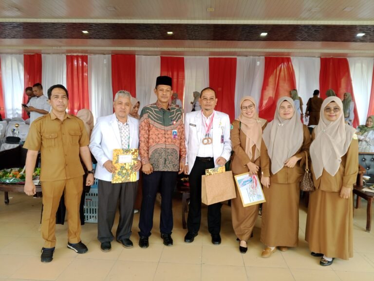 Sambut HUT HKN Ke-60 Pemkab Aceh Timur Serahkan Dua Unit Mobil Ambulans