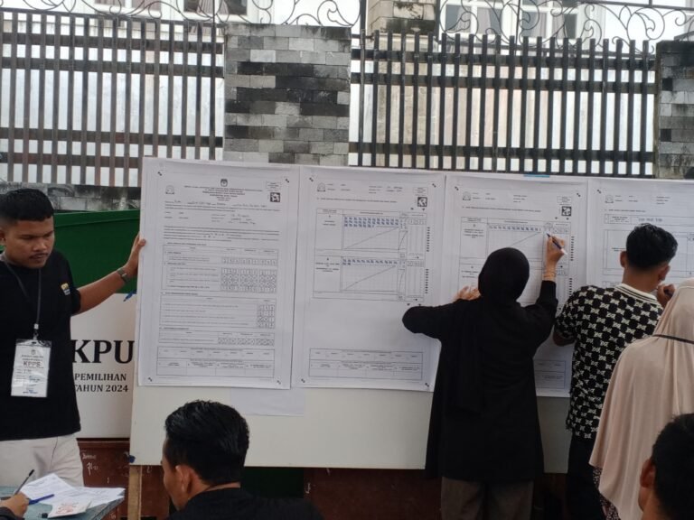 H. Sulaiman (Tole) dan Abdul Hamid (Apung) Unggul di TPS Gampong Jawa Idi