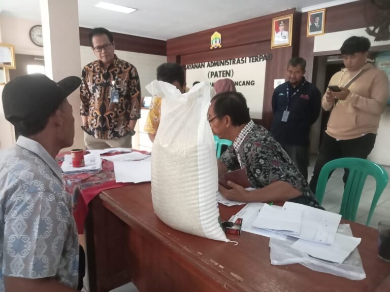 Bulog Serang Salurkan Bantuan Pangan Bagi Penerima Bansos