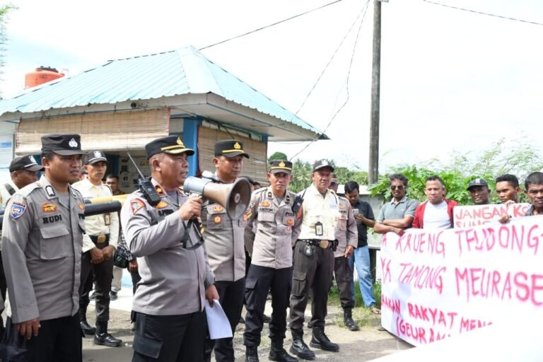 Kabag Ops Polres Aceh Timur Mediasi Pengunjuk Rasa dengan Perusahaan