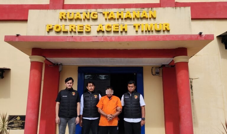 Polres Aceh Timur Lakukan Penyerahan Tersangka dan Barang Bukti Kasus Korupsi APBG ke Kejaksaan