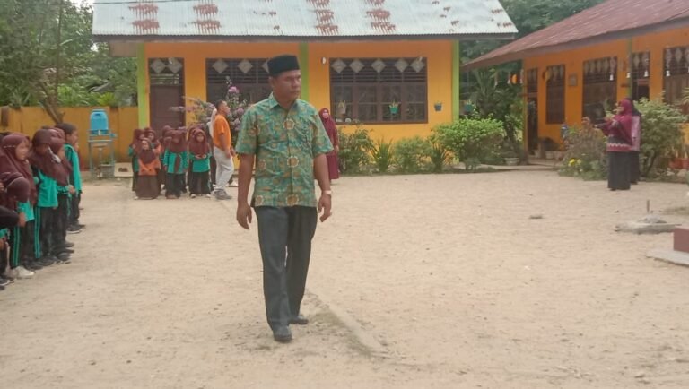 Bahaya Akan Jalan Raya PLT Kabid SD Aceh Timur Berikan Himbauan kepada Pihak Sekolah Dan Wali Murid.