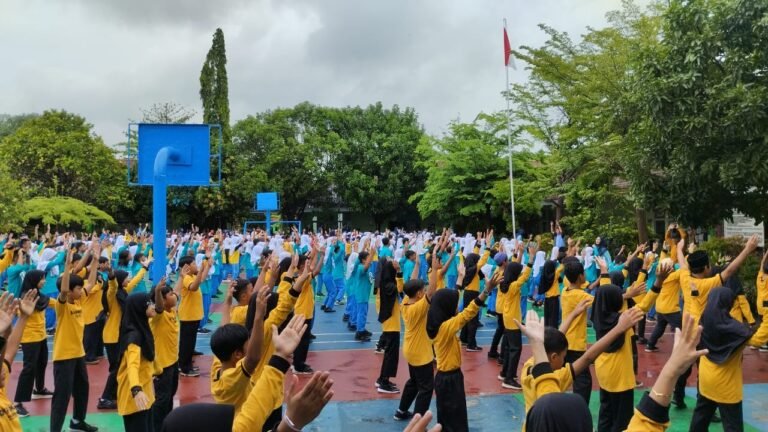 SD YPWKS IV Cilegon Launching Senam Anak Indonesia Hebat