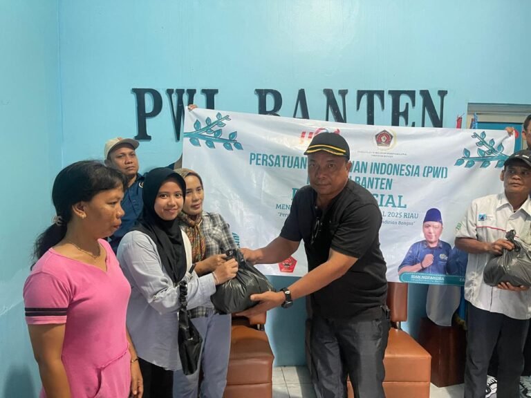 Dalam Rangka HPN 2025, PWI Banten Gelar Bakti Sosial