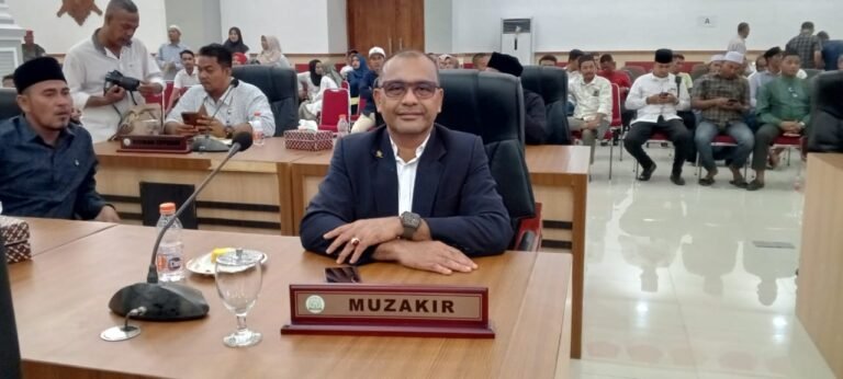 Anggota DPRK Muzakir Desak Pemerintah Aceh Timur Perbaiki Jalan Rusak di Kota Idi Rayeuk Dan Idi Tunong