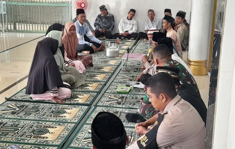 Hendak Menikah, Warga Bengkayang, Kalimantan Barat Bersyahadat di Indra Makmur, Aceh Timur