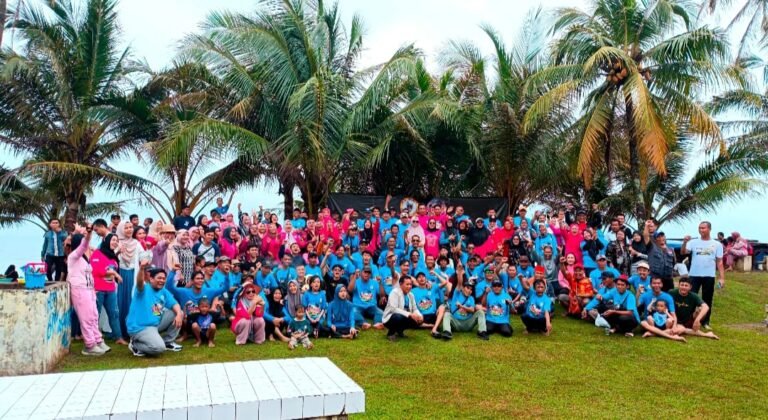 Sambut Bulan Suci Ramadhan, Warga Link. Priuk Gelar Tradisi ‘Keramasan’ di Pantai Anyer