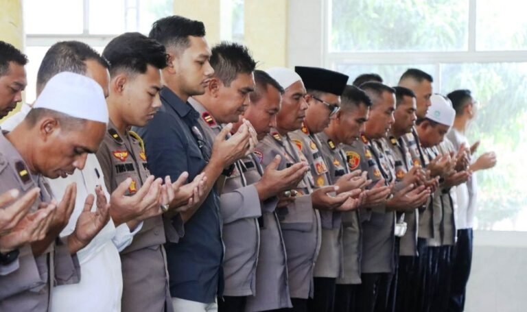 Polres Aceh Timur Laksanakan Sholat Ghaib Atas Gugurnya Tiga Anggota Polri Dalam Pelaksanaan Tugas di Way Kanan, Lampung
