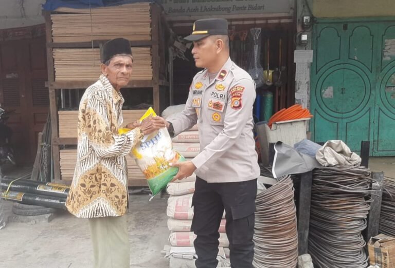 Polri Untuk Masyarakat, Kapolsek Pantee Bidari Tebar Kebaikan di Bulan Ramadhan