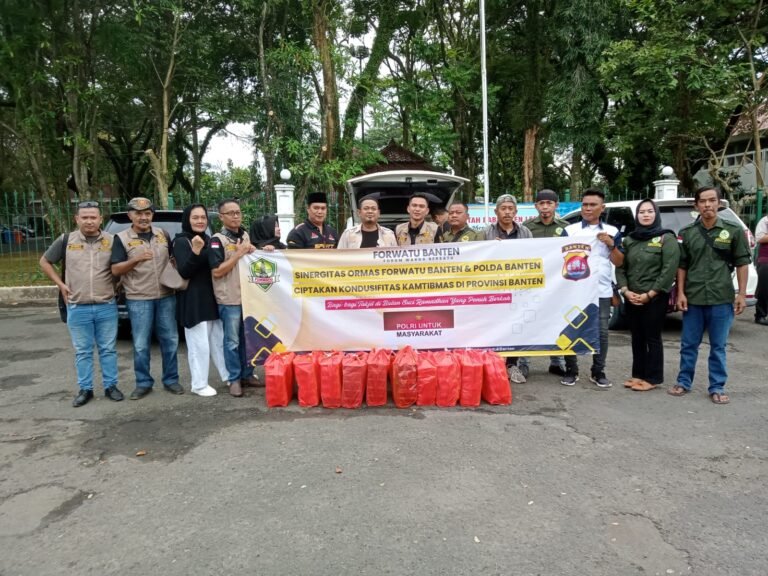 Sinergitas Ormas Forwatu Banten bersama Polda Banten Berbagi Takjil di Bulan Ramadhan