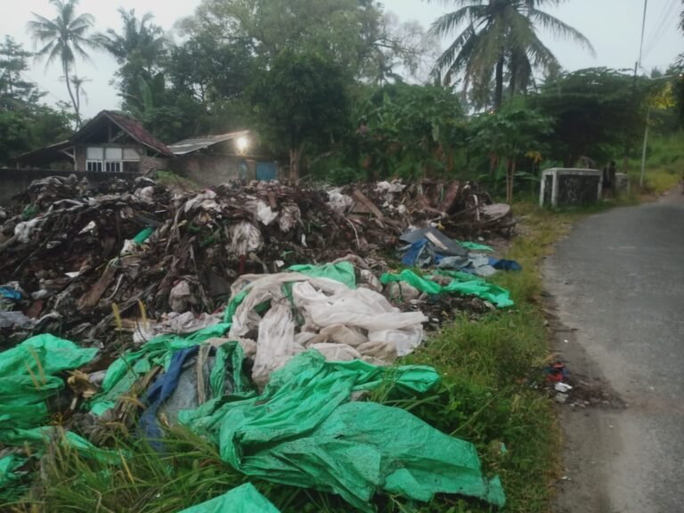 GMNI Cilegon mengkritik keras lemahnya pengawasan terhadap pembuangan sampah industri di Ciwedus