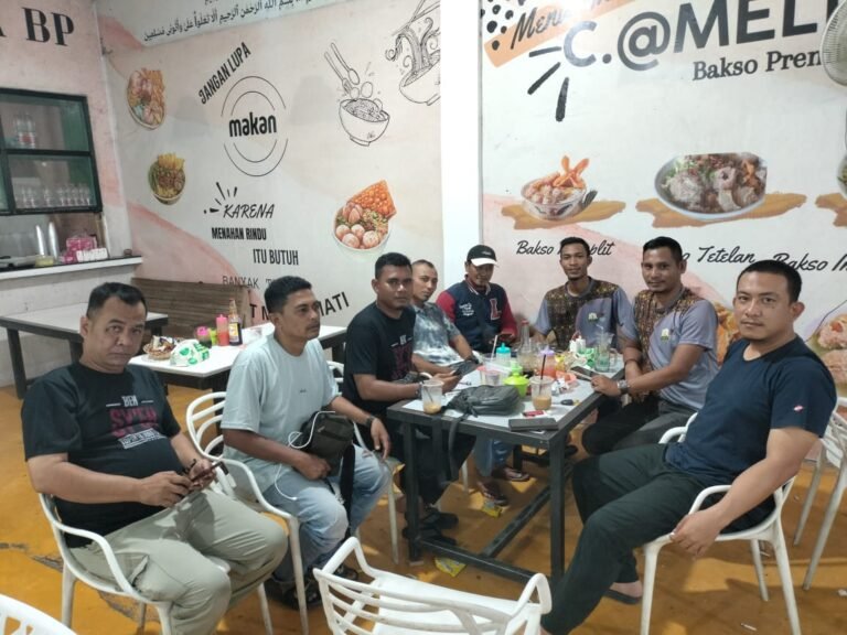 Sofyan Akbar Silaturrahmi dengan Kawan-kawan Wartawan di Aceh Timur