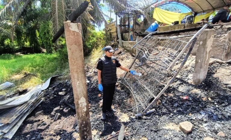 Satreskrim Polres Aceh Timur Olah TKP Kebakaran Rumah di Simpang Ulim