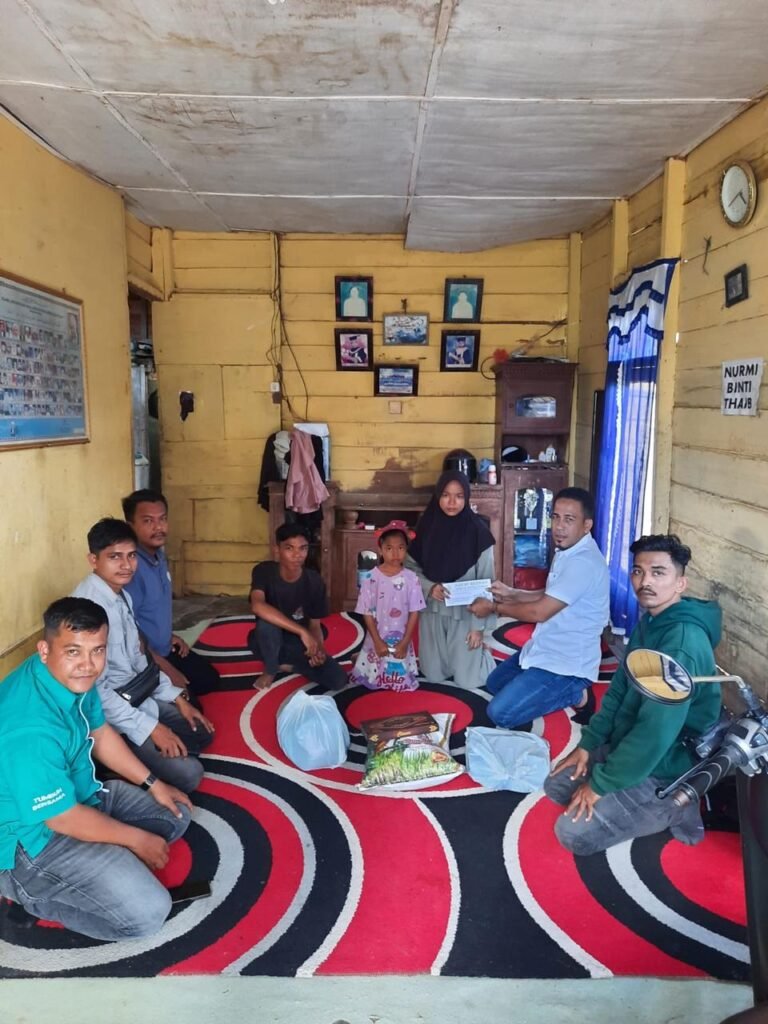 Lagi-lagi, PT Mandala Salurkan Bantuan Sembako ke Warga Kurang Mampu di Kecamatan peureulak.