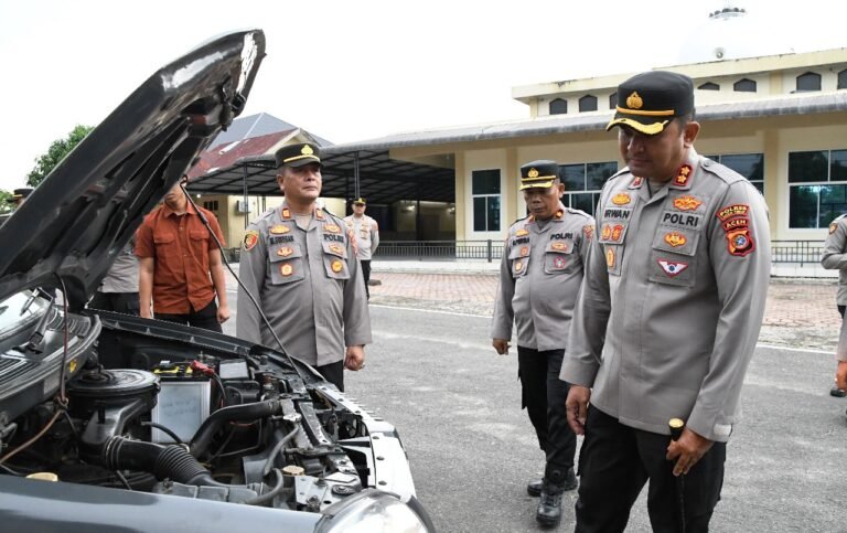 Usai Ambil Apel Jam Pimpinan, Kapolres Aceh Timur Cek Kendaraan Dinas Polsek