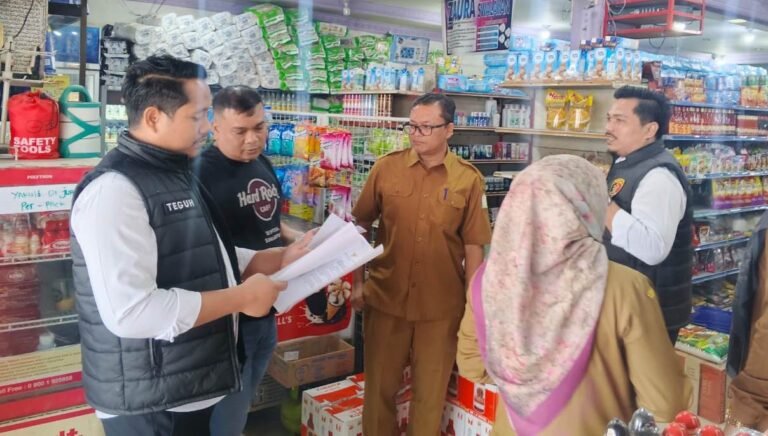 Tindak Lanjuti Temuan BPOM dan BPJPH RI, Polres Aceh Timur Bersama Disperindag Pastikan Tidak Ada Makanan Yang Mengandung Babi Yang Beredar di Aceh Timur